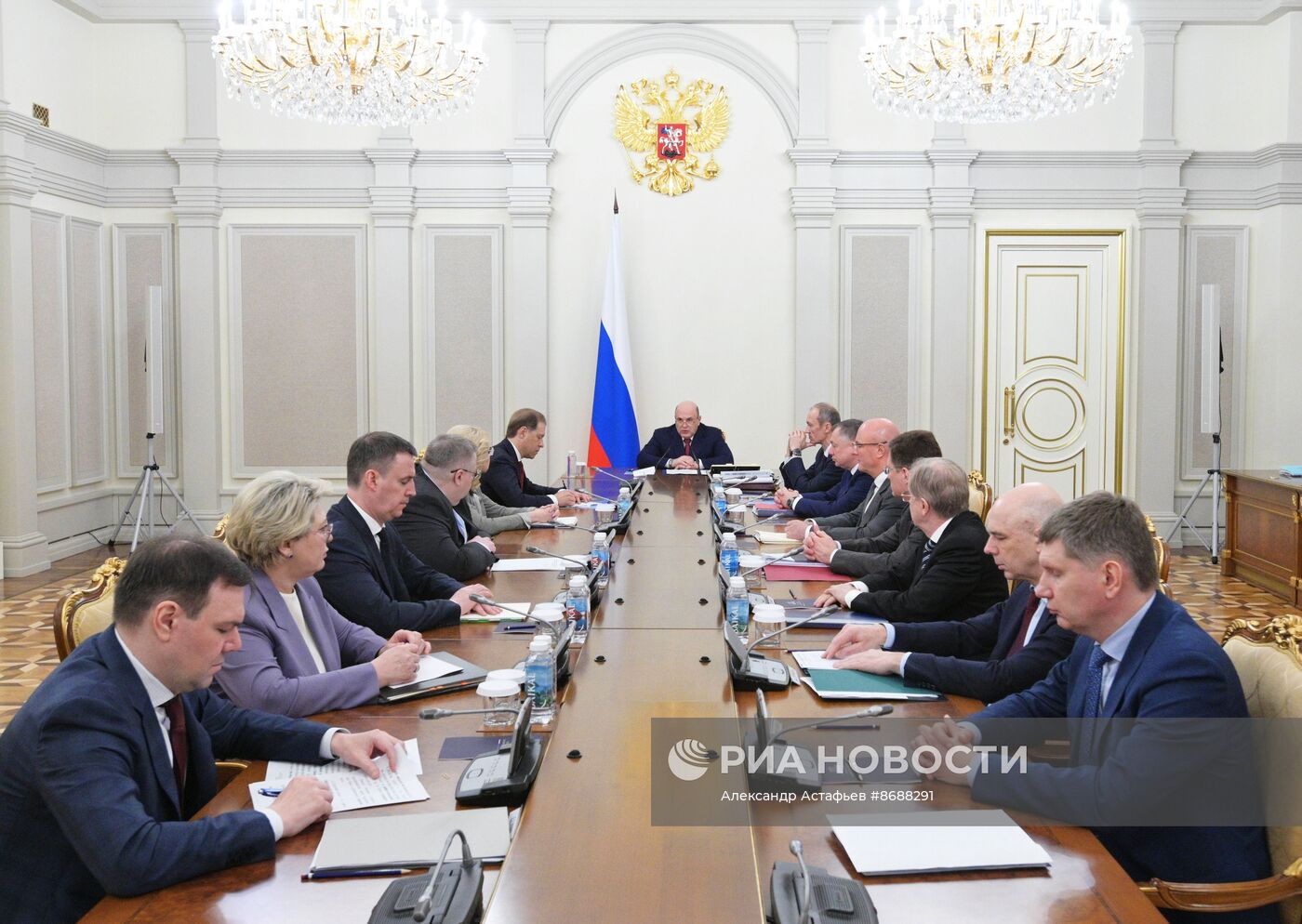 Премьер-министр Михаил Мишустин провел совещание с вице-премьерами РФ