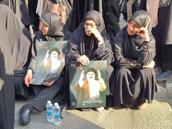 Траурный митинг в Тегеране в память о погибшем президенте Ирана Раиси