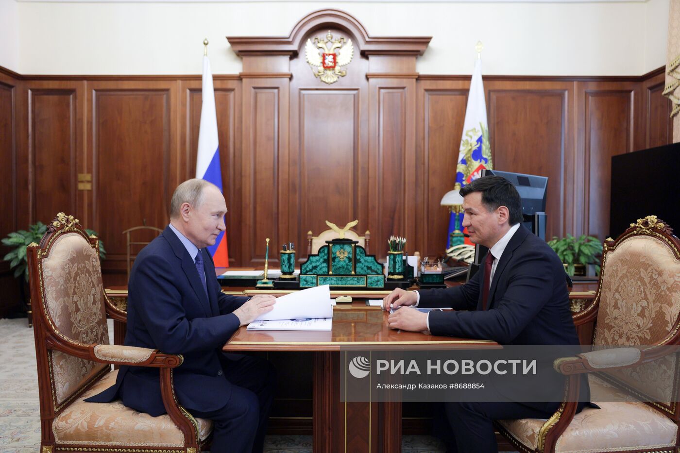 Президент Владимир Путин провел встречу с главой Калмыкии Бату Хасиковым