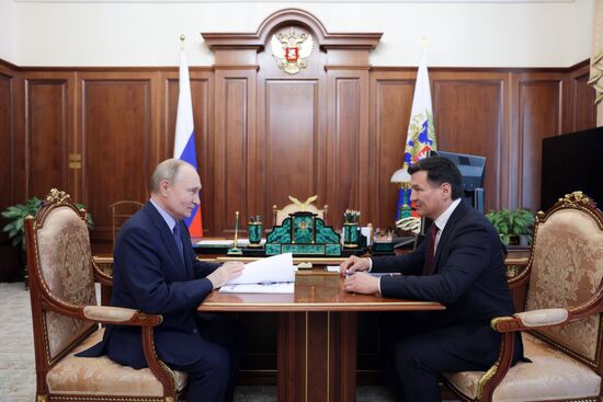 Президент Владимир Путин провел встречу с главой Калмыкии Бату Хасиковым