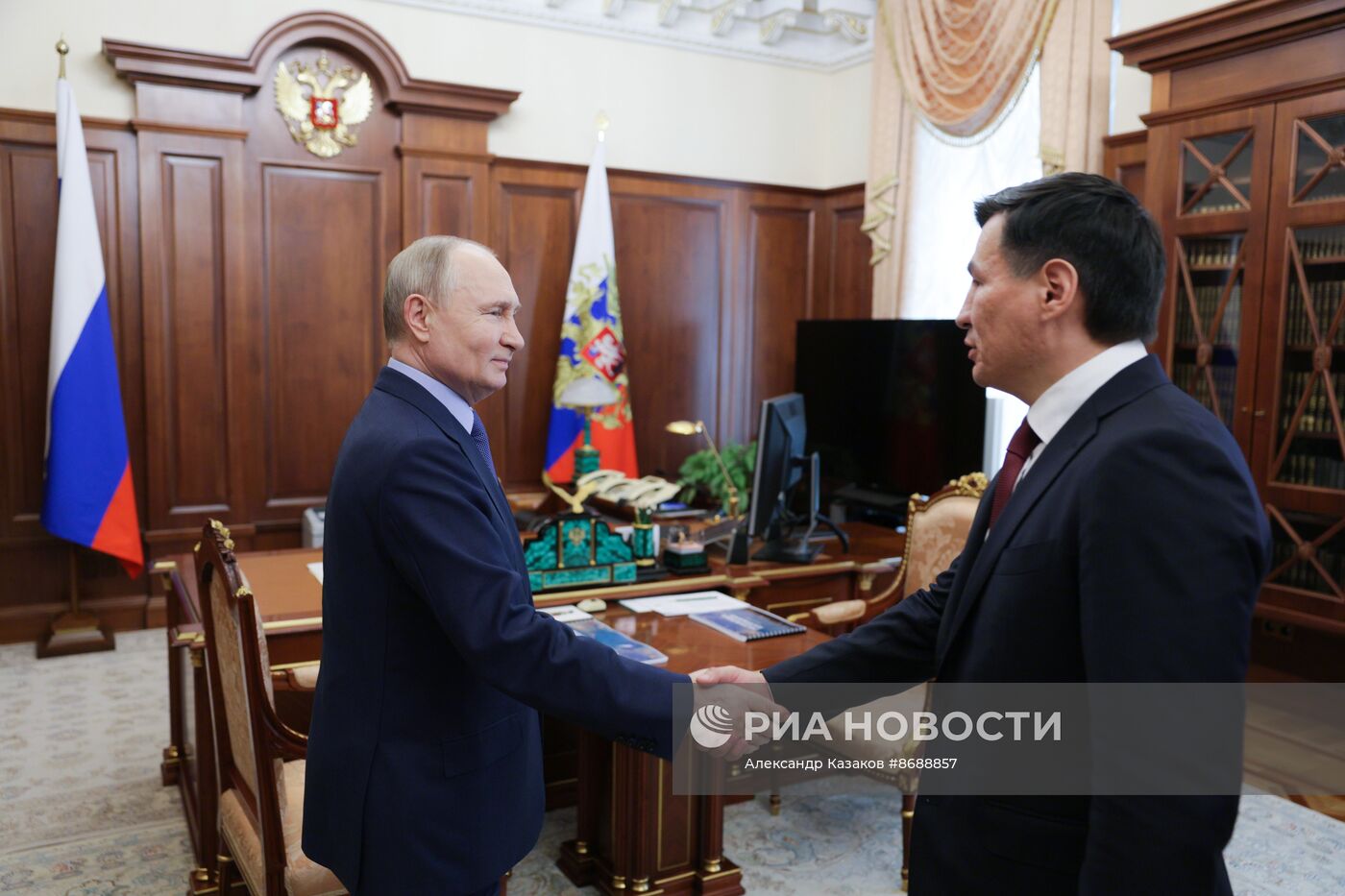 Президент Владимир Путин провел встречу с главой Калмыкии Бату Хасиковым