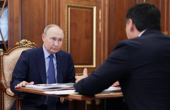 Президент Владимир Путин провел встречу с главой Калмыкии Бату Хасиковым