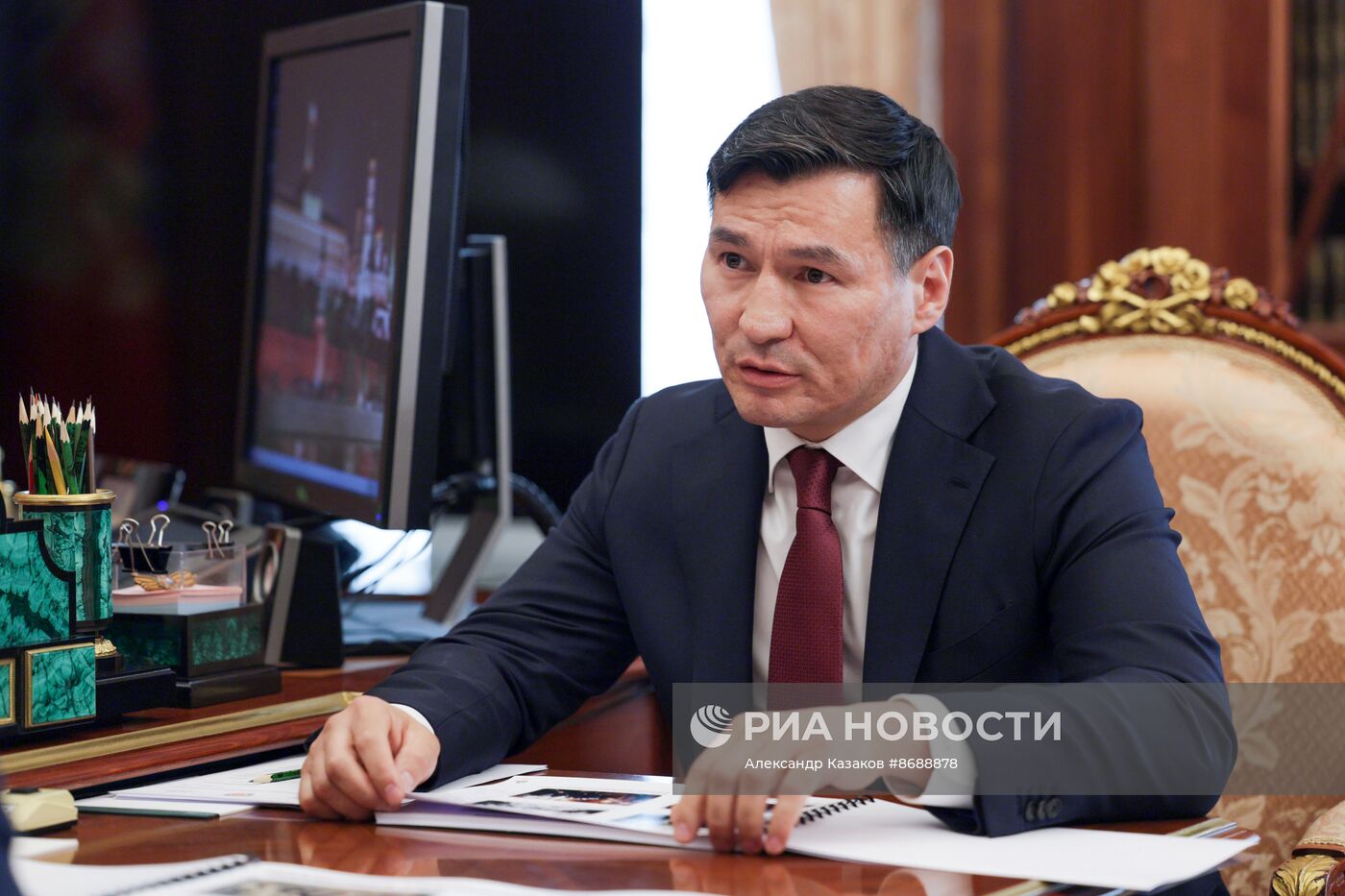 Президент Владимир Путин провел встречу с главой Калмыкии Бату Хасиковым