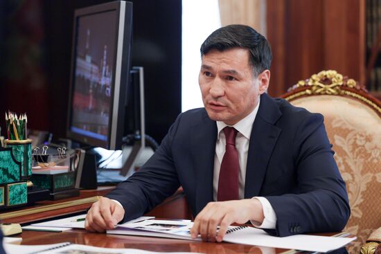 Президент Владимир Путин провел встречу с главой Калмыкии Бату Хасиковым