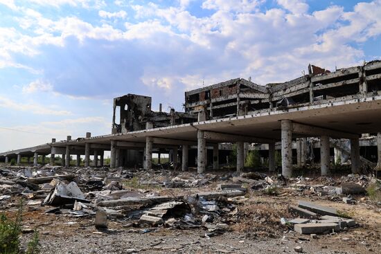 Разрушенный аэропорт Донецка