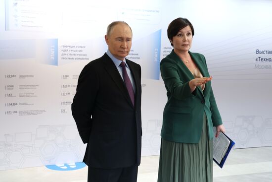 Президент Владимир Путин провел заседание наблюдательного совета АСИ