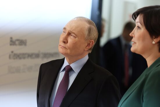 Президент Владимир Путин провел заседание наблюдательного совета АСИ