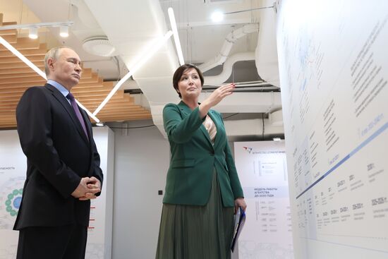 Президент Владимир Путин провел заседание наблюдательного совета АСИ