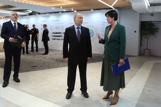 Президент Владимир Путин провел заседание наблюдательного совета АСИ