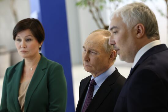 Президент Владимир Путин провел заседание наблюдательного совета АСИ