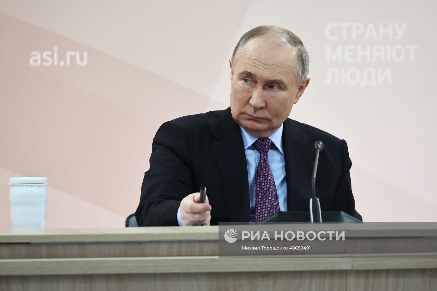 Президент Владимир Путин провел заседание наблюдательного совета АСИ