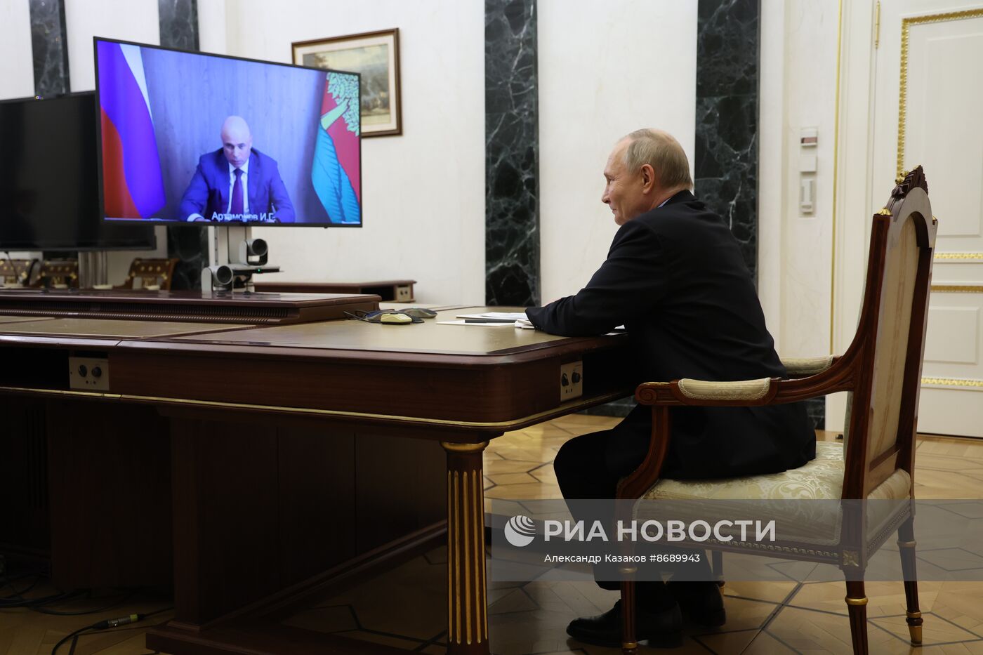 Президент Владимир Путин встретился с губернатором Липецкой области Игорем Артамоновым