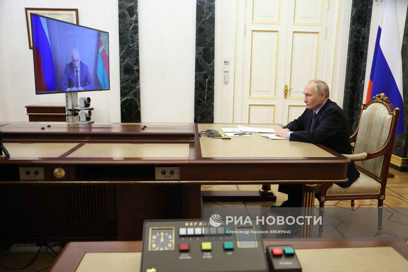 Президент Владимир Путин встретился с губернатором Липецкой области Игорем Артамоновым