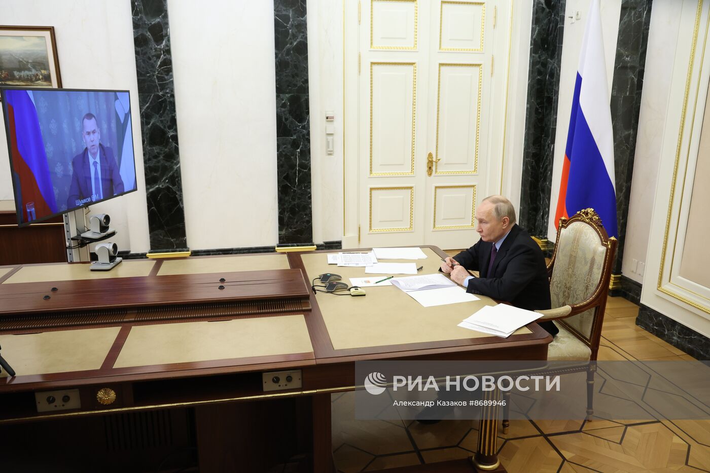 Президент Владимир Путин встретился с губернатором Курганской области Вадимом Шумковым