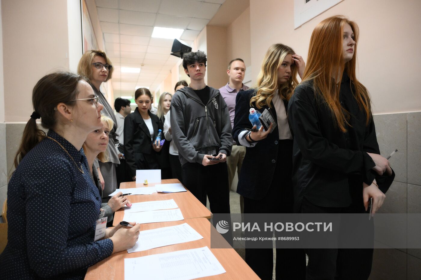 Сдача первого ЕГЭ в школах России