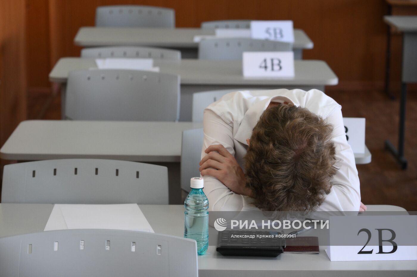 Сдача первого ЕГЭ в школах России
