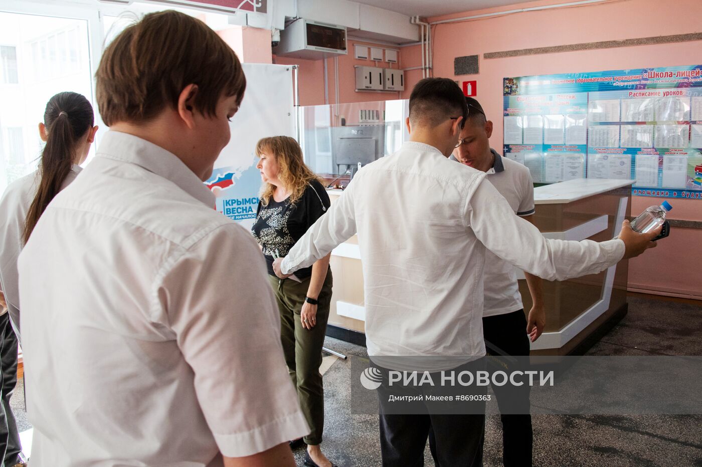 Сдача первого ЕГЭ в школах России