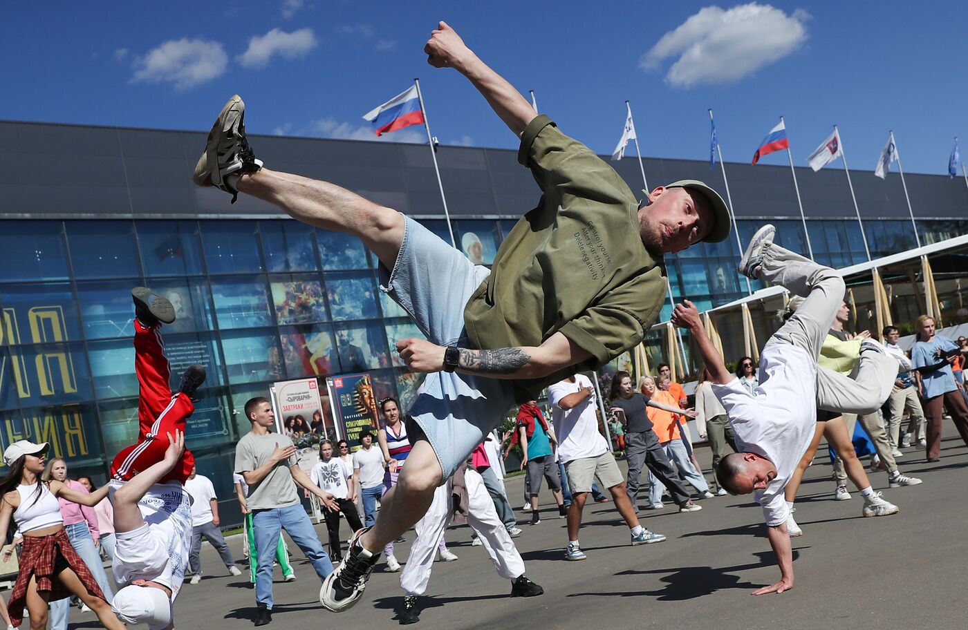 Выставка "Россия". Флешмоб "Прекрасное далеко"