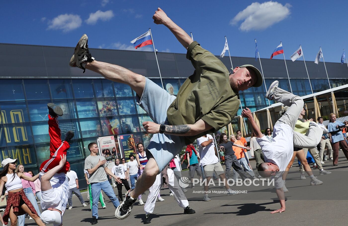 Выставка "Россия". Флешмоб "Прекрасное далеко"