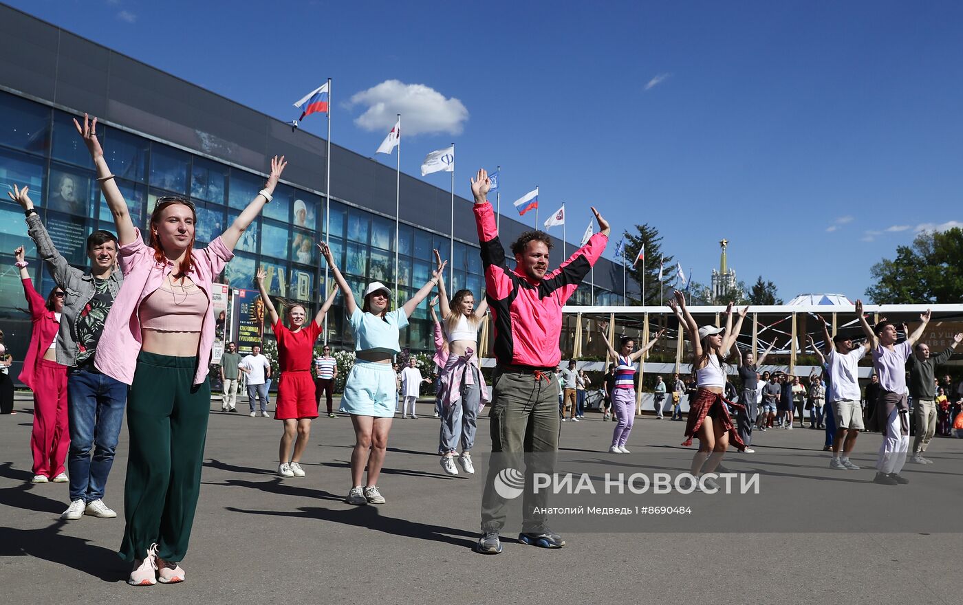 Выставка "Россия". Флешмоб "Прекрасное далеко"