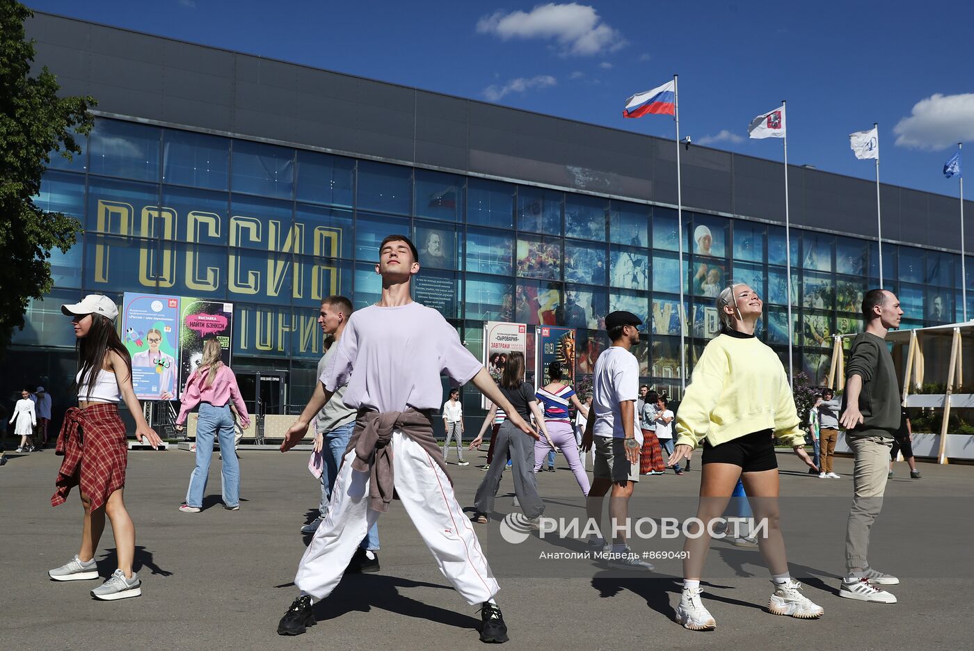 Выставка "Россия". Флешмоб "Прекрасное далеко"