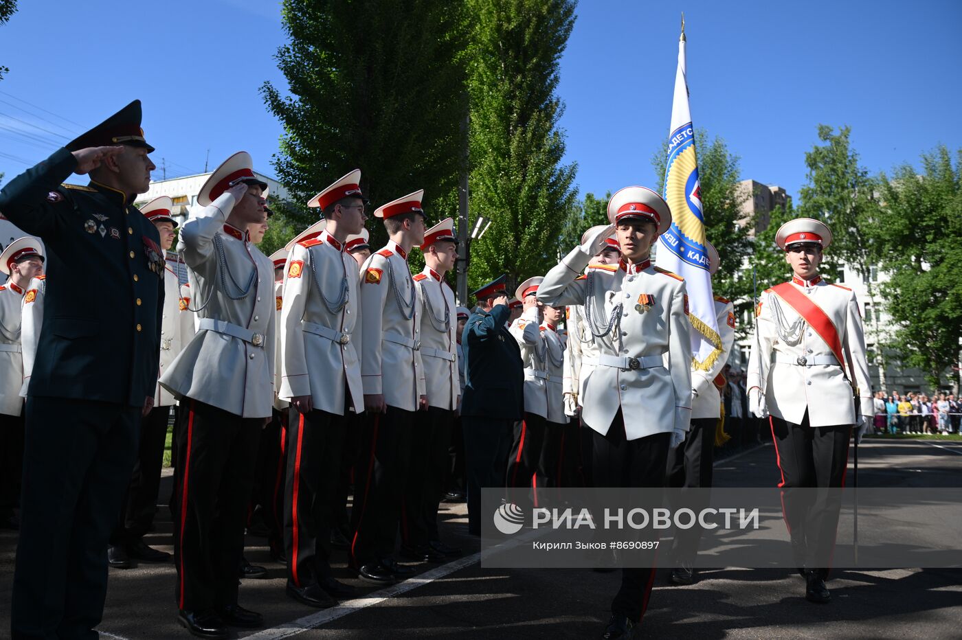 Последний звонок в городах России