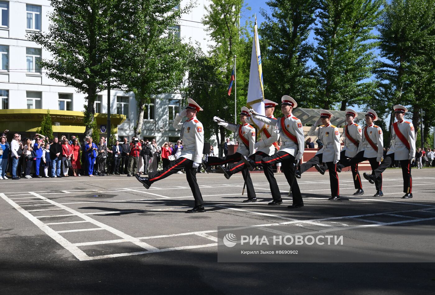 Последний звонок в городах России