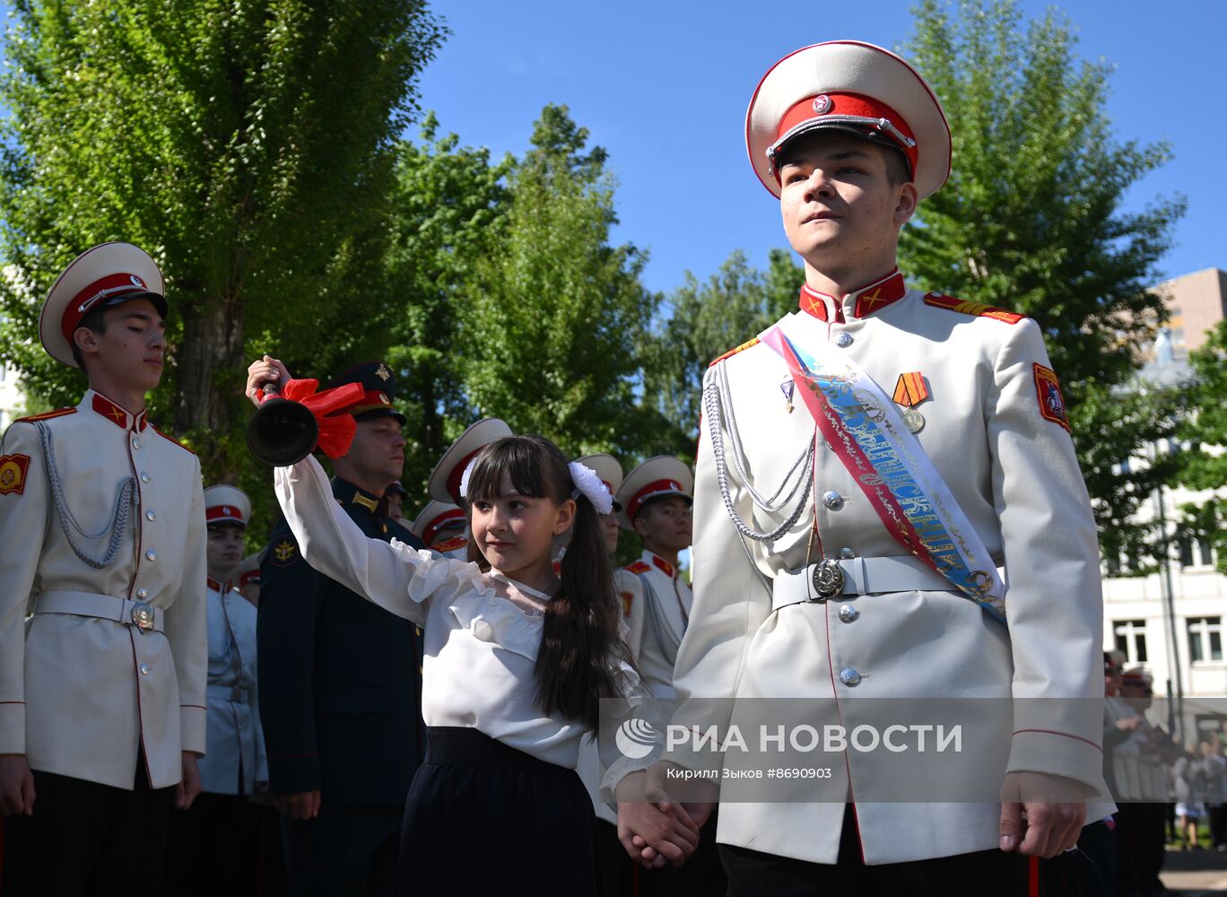 Последний звонок в городах России