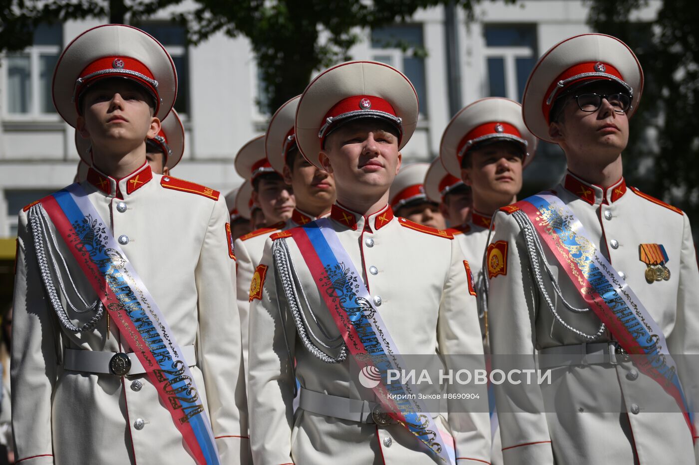 Последний звонок в городах России