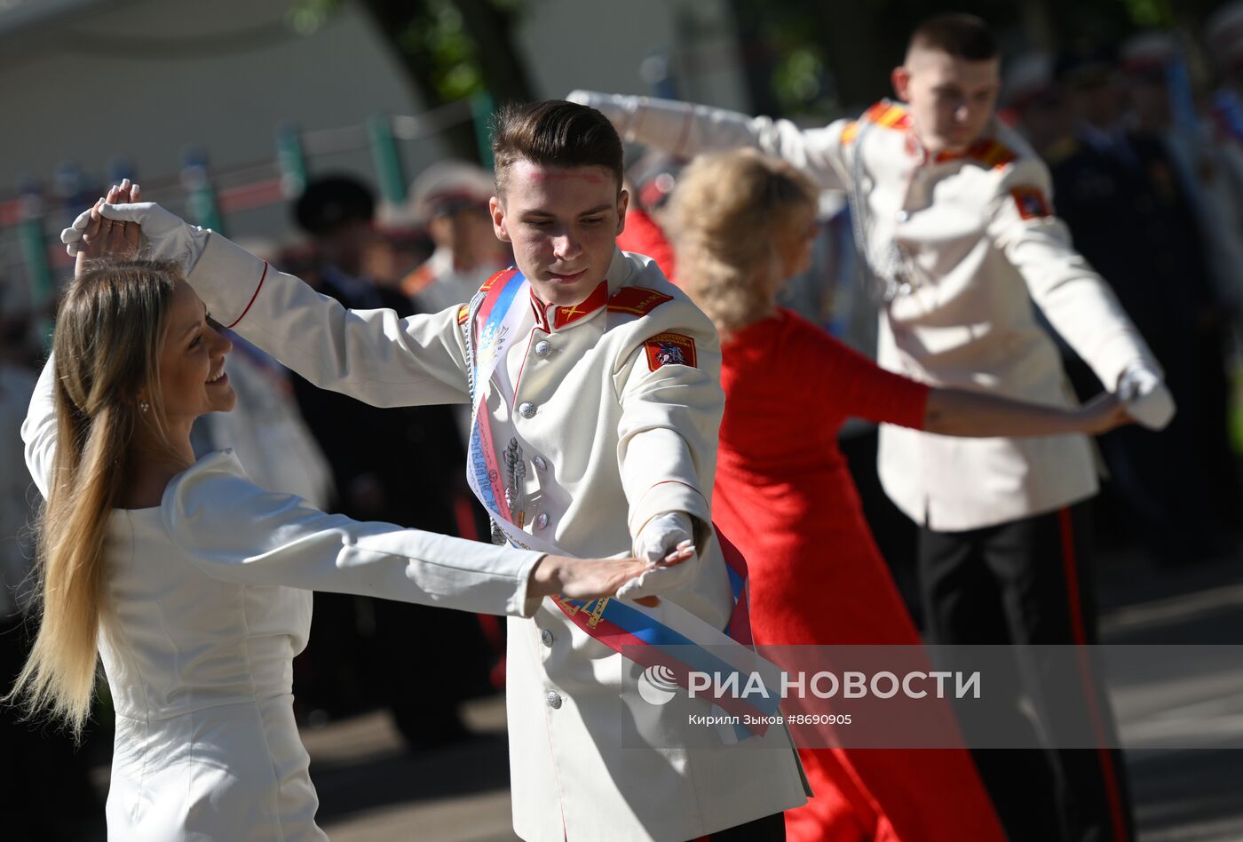 Последний звонок в городах России | РИА Новости Медиабанк