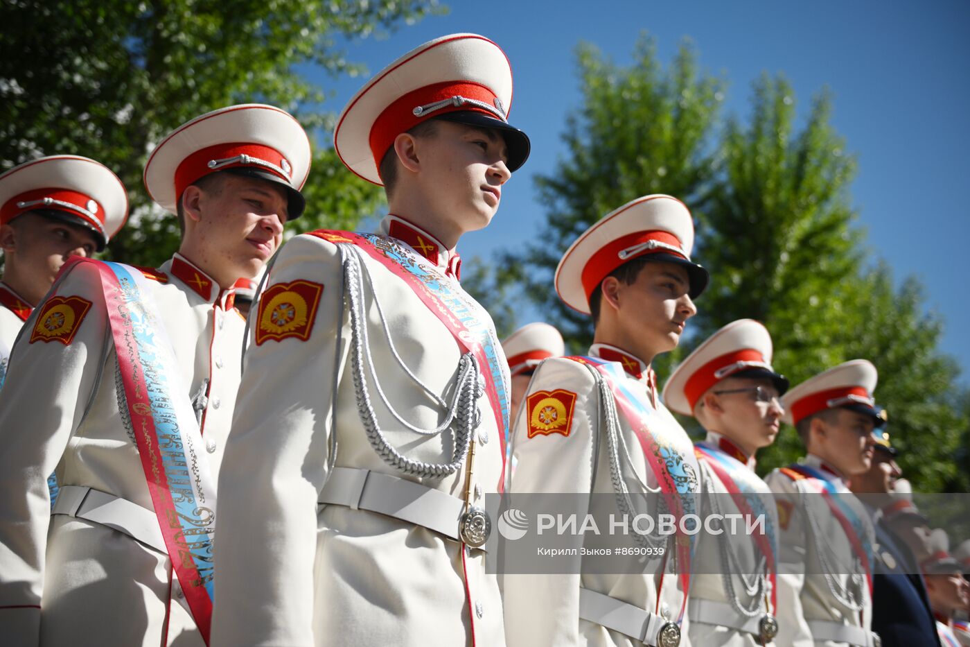 Последний звонок в городах России