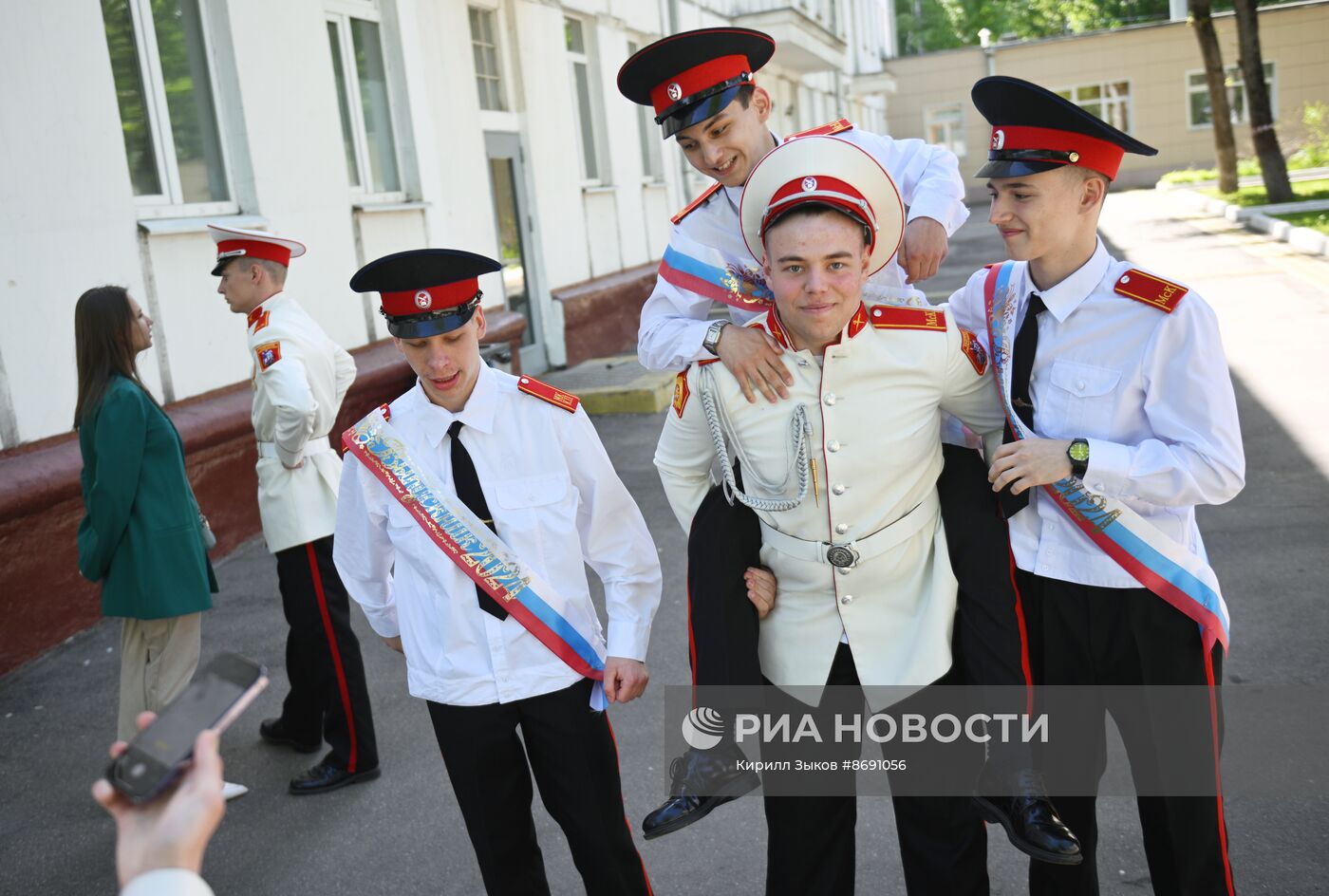 Последний звонок в городах России