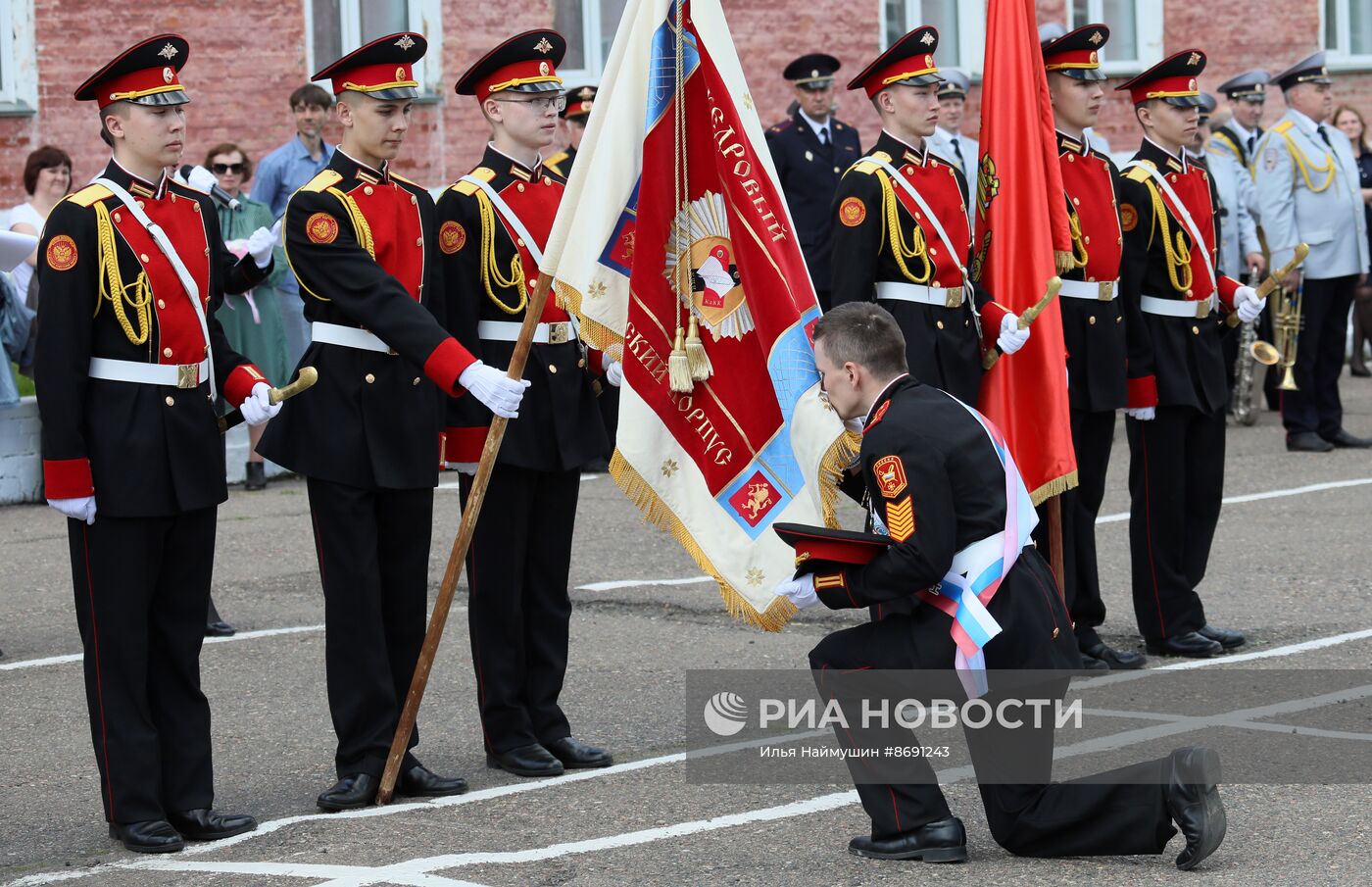 Последний звонок в городах России