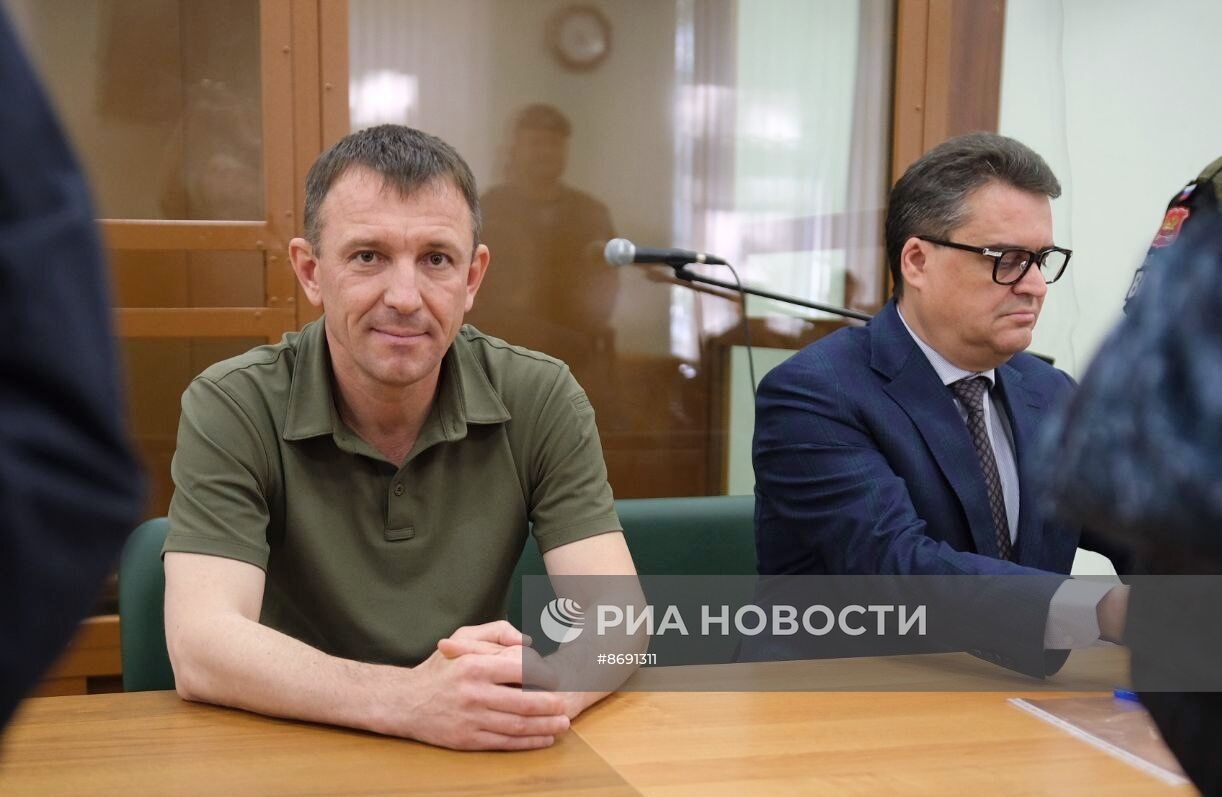 Суд оставил в СИЗО экс-командующего 58-й армией генерала И. Попова 