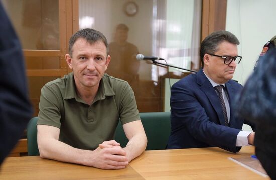 Суд оставил в СИЗО экс-командующего 58-й армией генерала И. Попова 