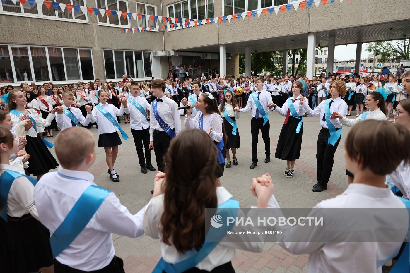 Последний звонок в городах России