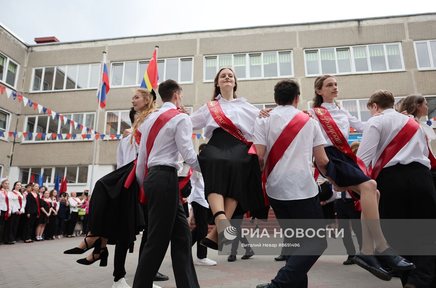 Последний звонок в городах России