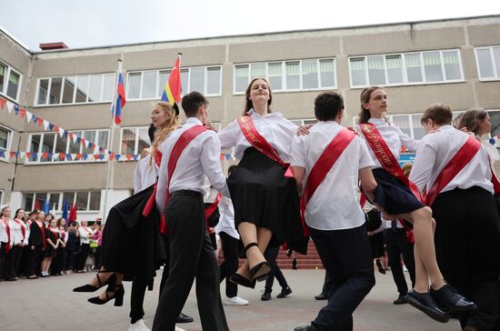 Последний звонок в городах России