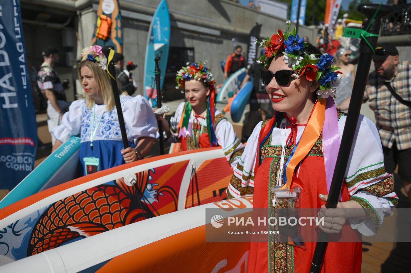 Костюмированная сап-регата в Москве