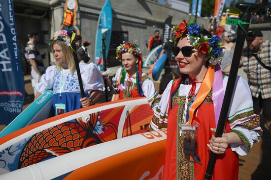 Костюмированная сап-регата в Москве