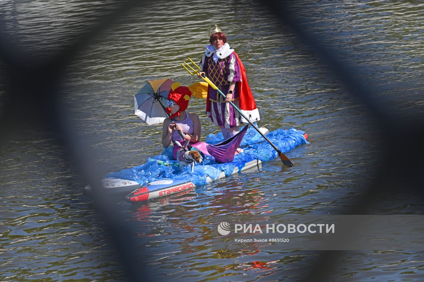 Костюмированная сап-регата в Москве