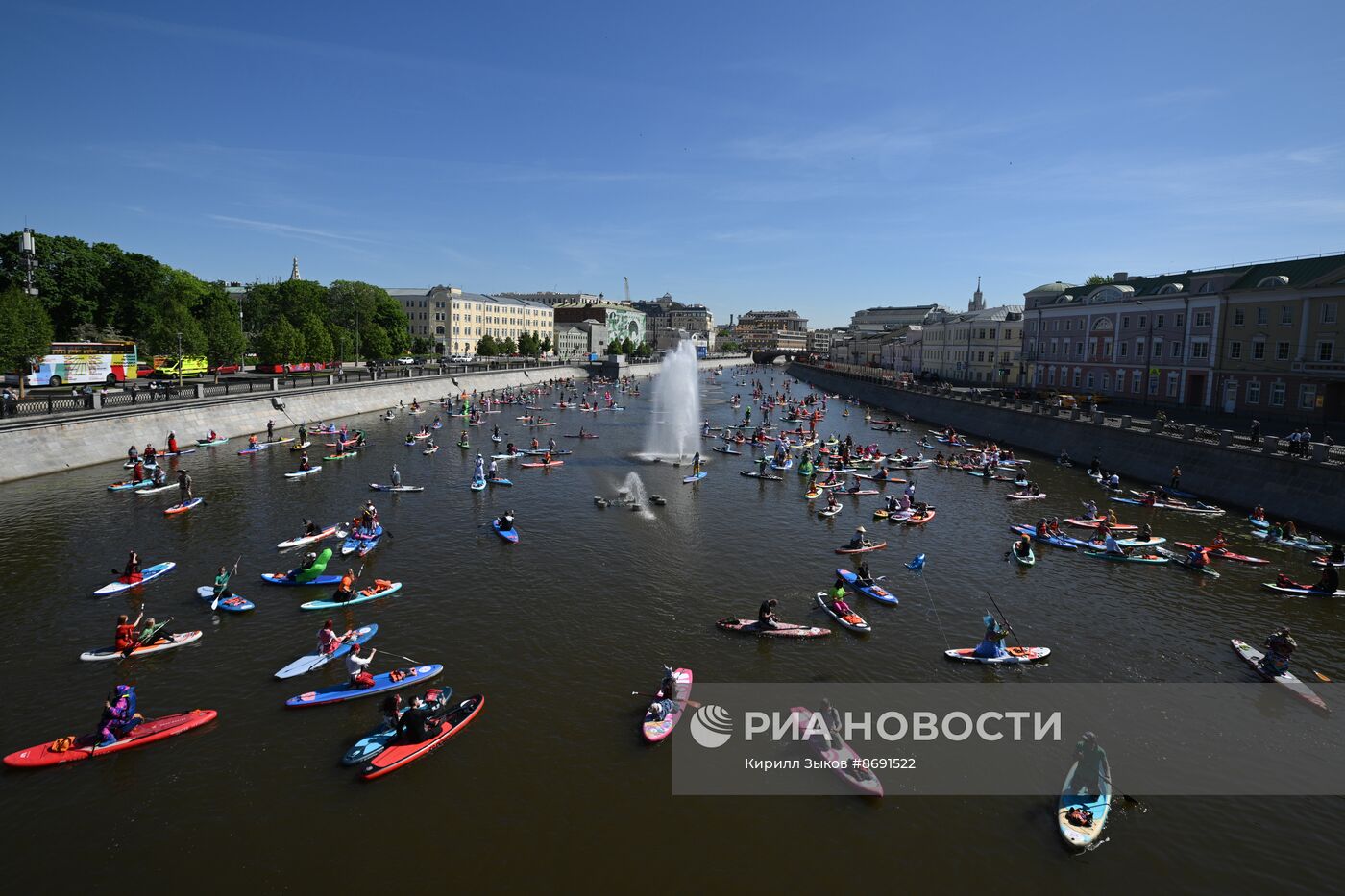 Костюмированная сап-регата в Москве