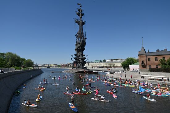 Костюмированная сап-регата в Москве