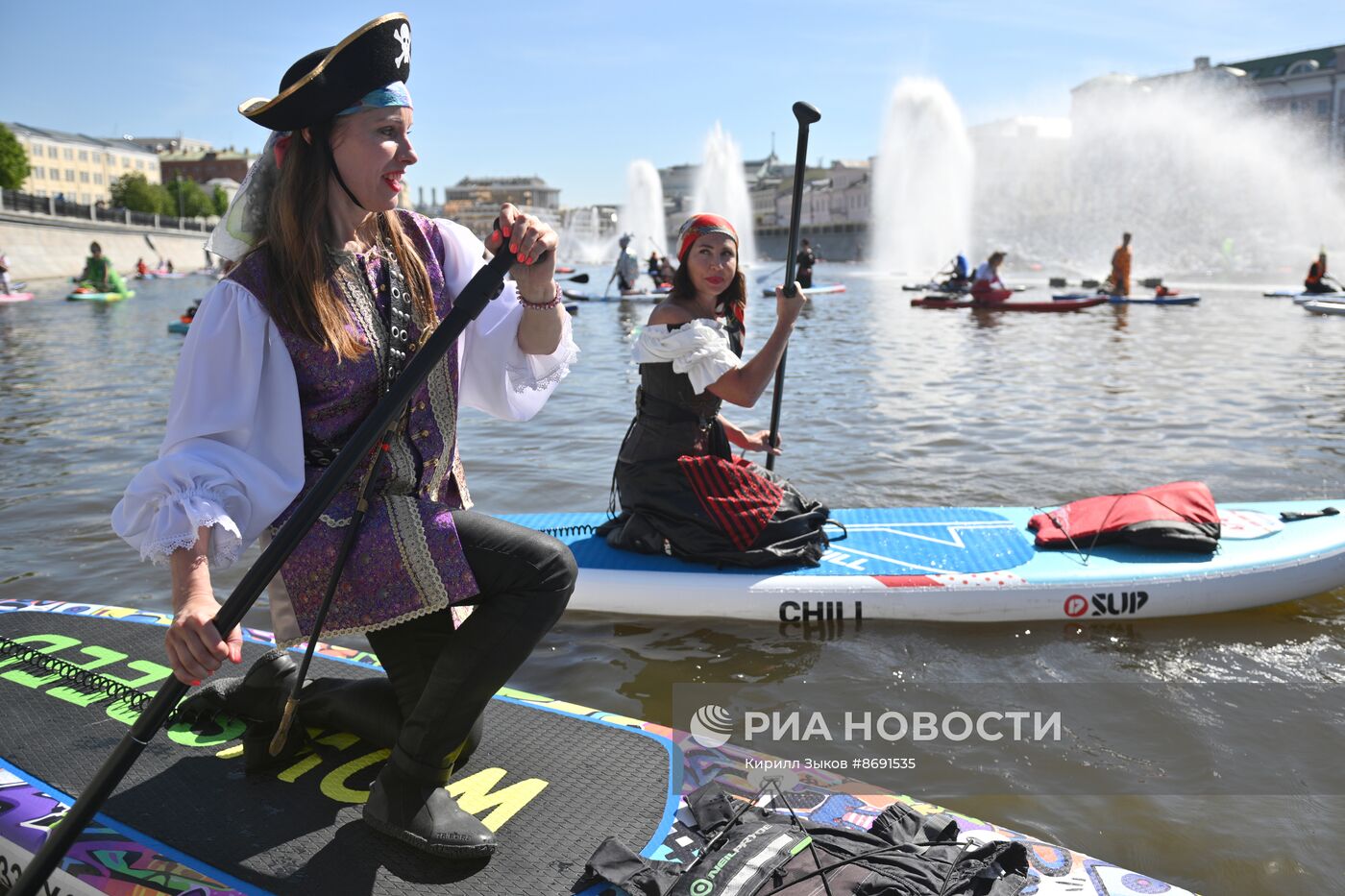 Костюмированная сап-регата в Москве