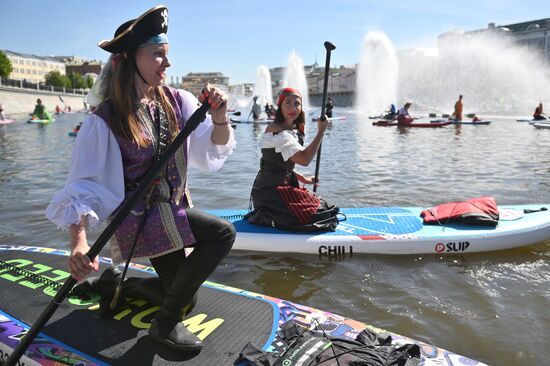 Костюмированная сап-регата в Москве