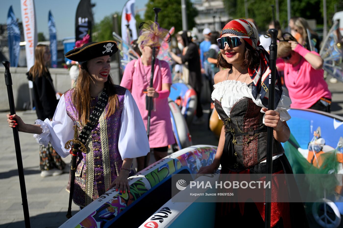 Костюмированная сап-регата в Москве