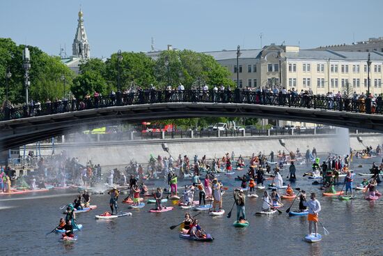 Костюмированная сап-регата в Москве