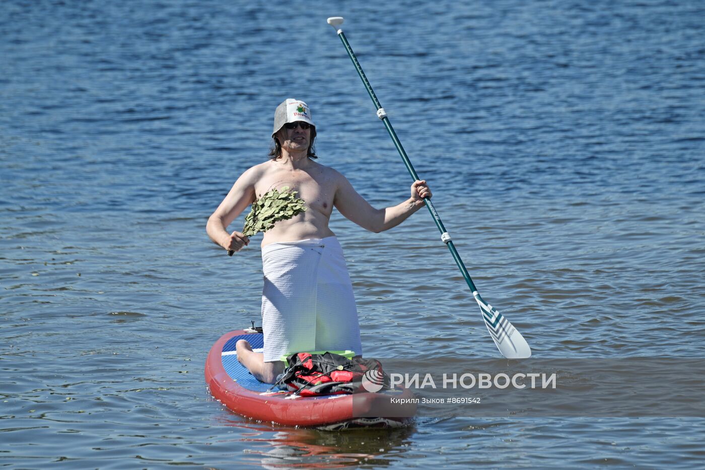 Костюмированная сап-регата в Москве