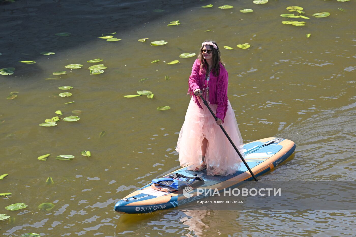 Костюмированная сап-регата в Москве