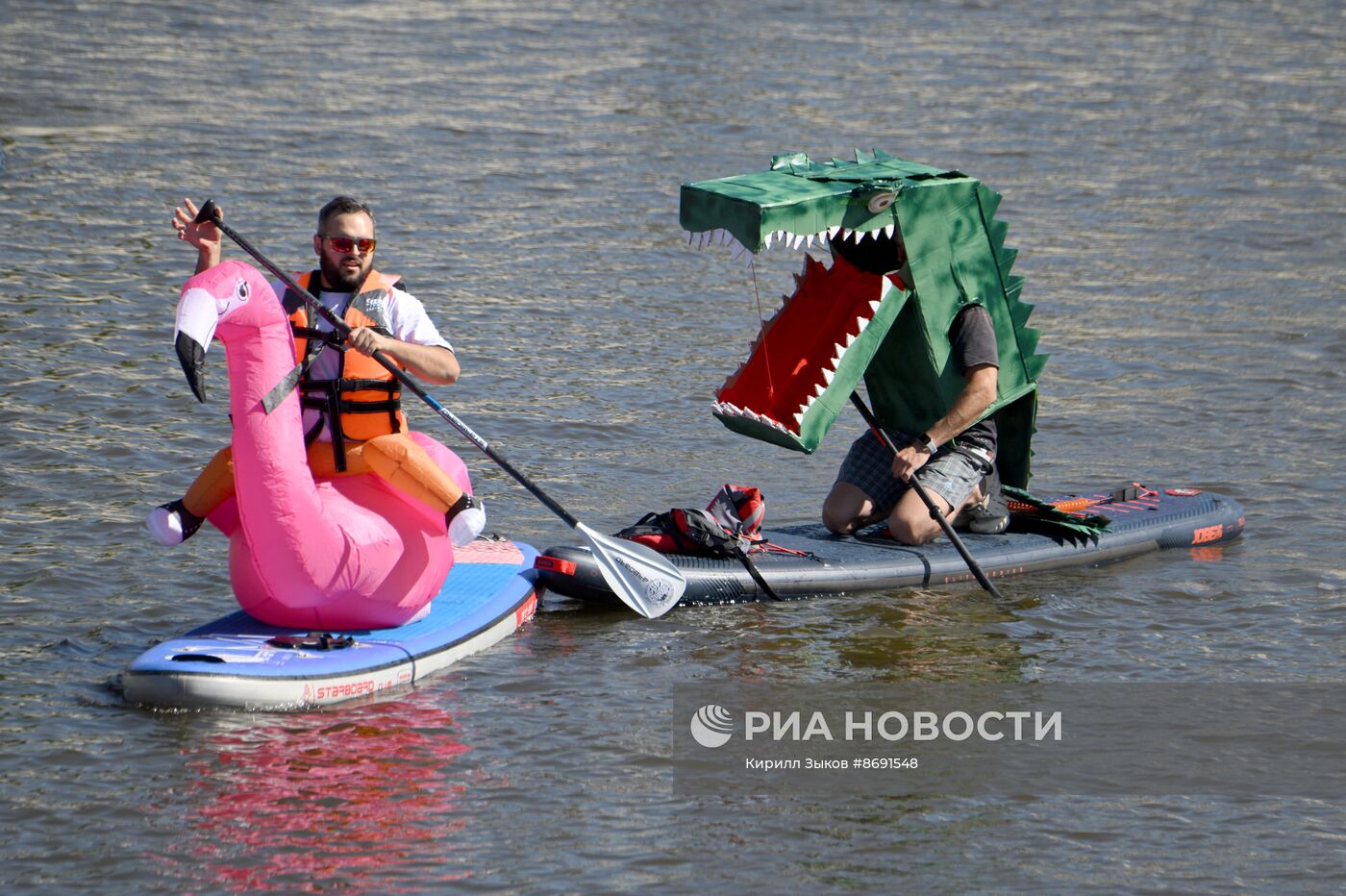 Костюмированная сап-регата в Москве